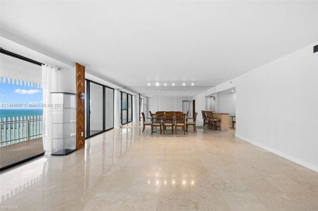 Building Photo - 2 br, 2.5 bath Condo - 10205 Collins Ave A...