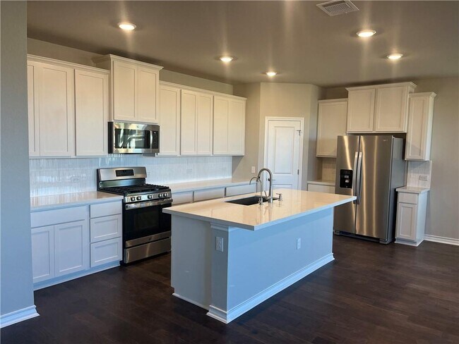 Building Photo - 670 Pepperbark Loop
