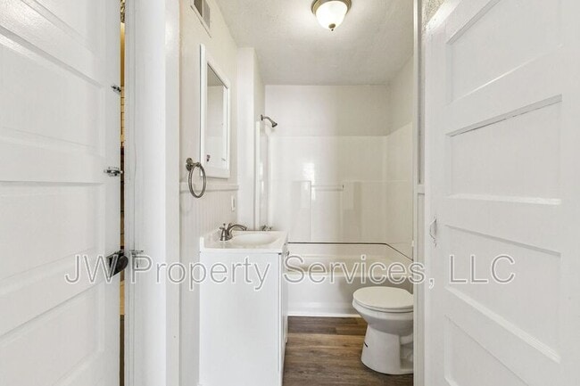 Building Photo - 4200-4202 5th St