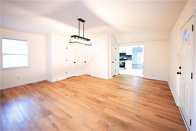 Building Photo - 88 Lucia Dr SE