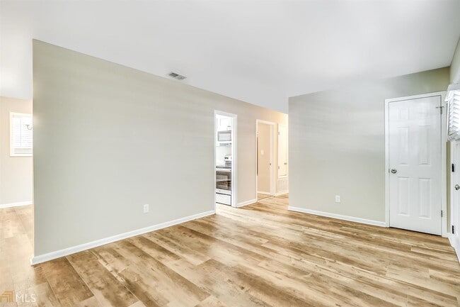 Building Photo - 8775 Lee Rd