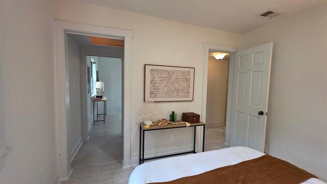 Building Photo - 2802 De Soto Dr