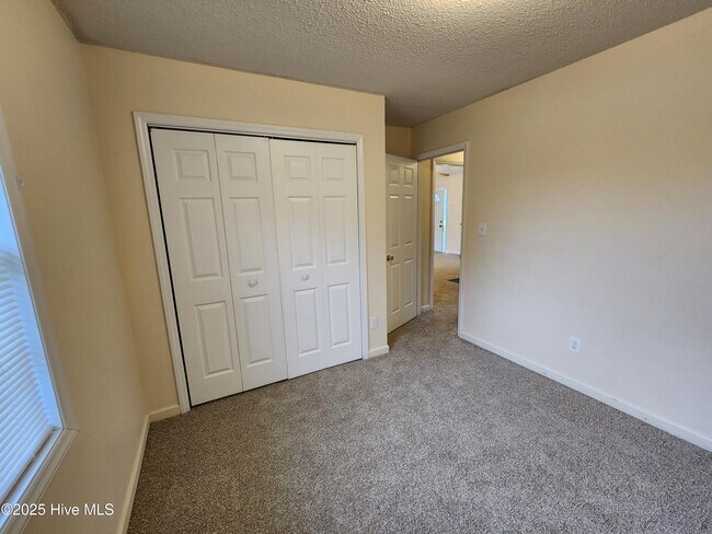 Building Photo - 405 Alec Ct
