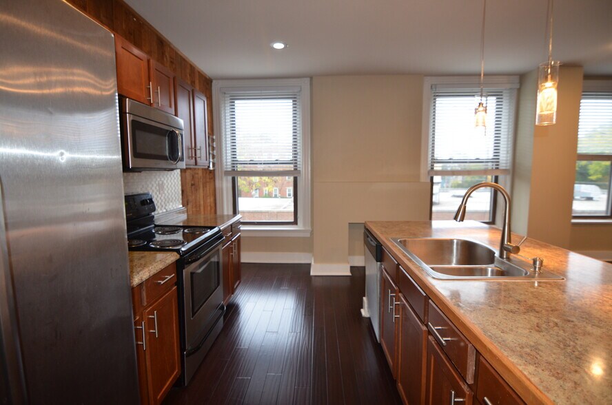 Building Photo - 2352 Kemper Ln