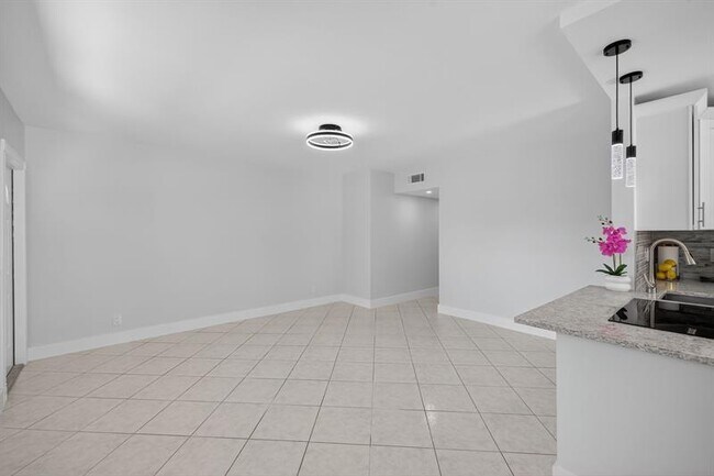 Building Photo - 510 SW 15th St