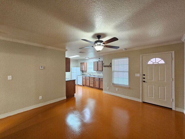 Building Photo - 803 Leifester Cir