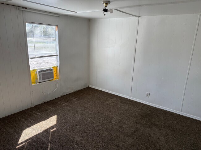 Building Photo - 5554 Lake Buffum Rd