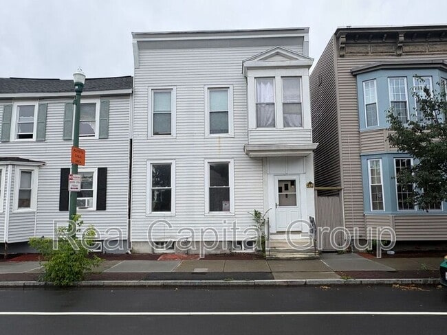 Building Photo - 412 2nd St