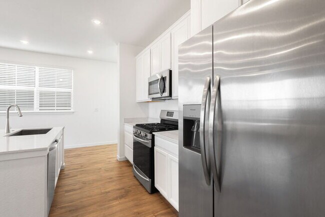 Building Photo - Charming 3 beds 2 baths in Commerce City! ...