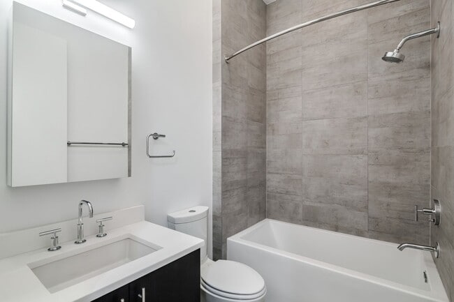 Building Photo - Northern Liberties Townhome with Parking