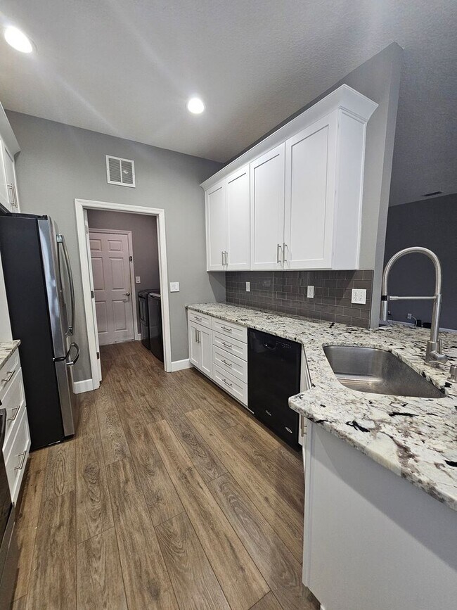 Building Photo - Victoria Park 3 Bedroom Home in Deland