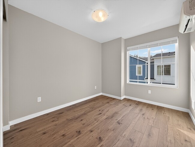 Building Photo - 1322 194th St SE