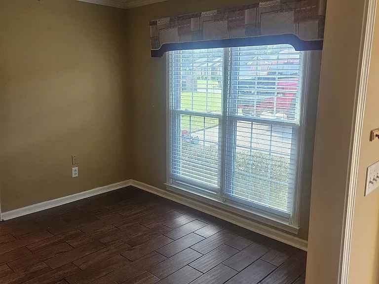 Building Photo - 5214 Kingsberry St