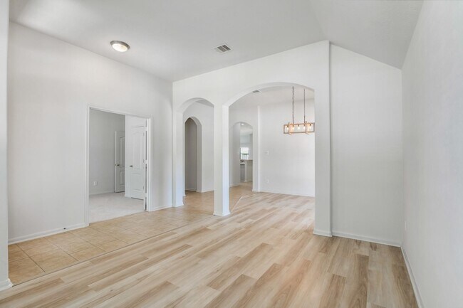 Building Photo - 26127 Bent Meadow Ct