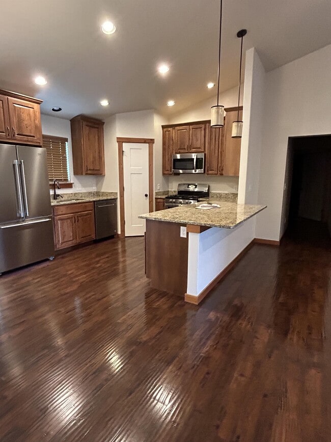 Building Photo - 546 Talon Way