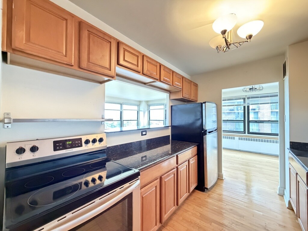 Building Photo - 4180 N Marine Dr