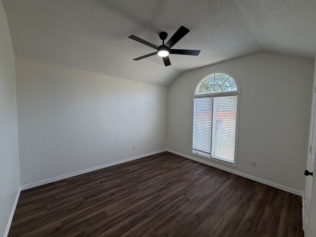 Building Photo - Beautiful Newly Updated Home in Whisperwood!