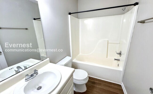 Building Photo - 450 Loveless Rd