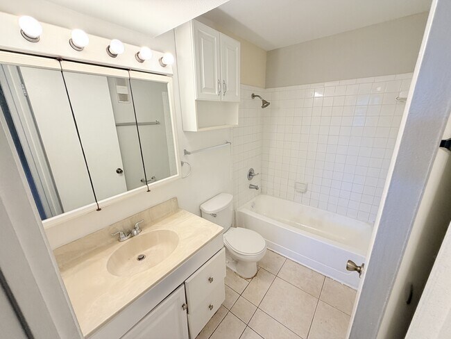 Building Photo - 4005 NW 87th Ave