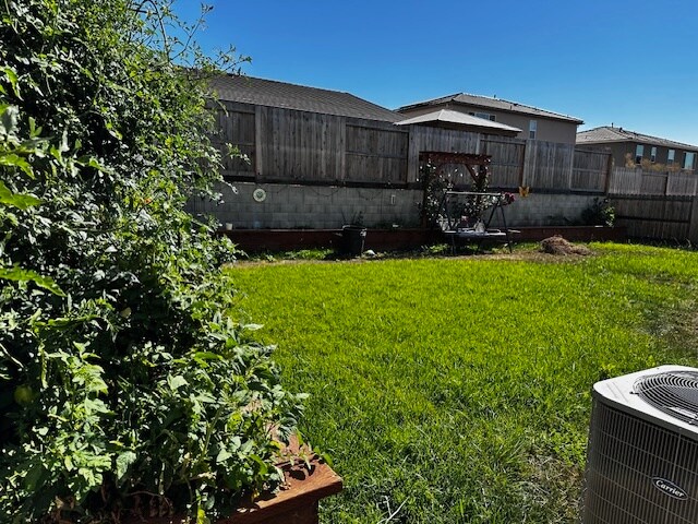 Building Photo - 2061 Rosewood Dr