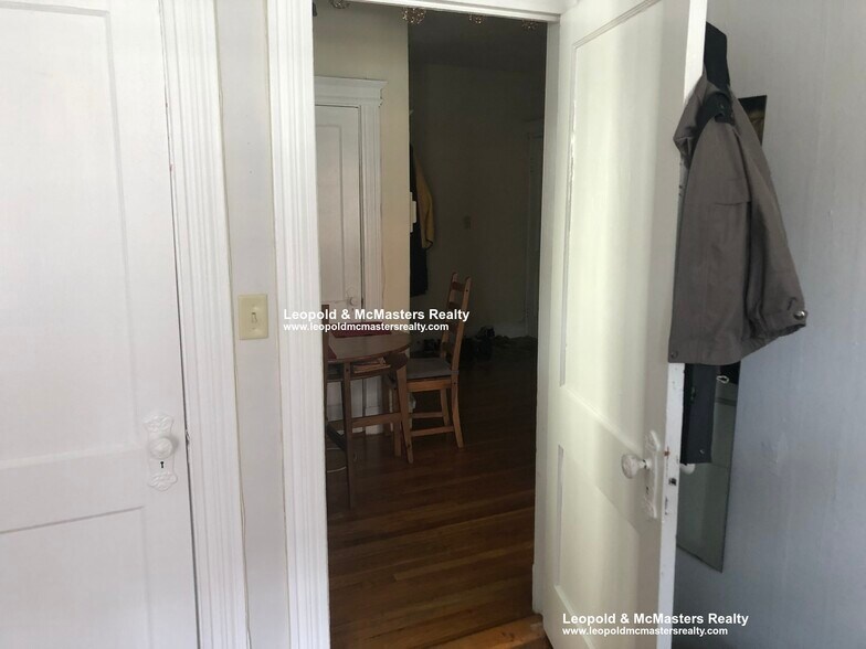 Building Photo - 107 Gordon St