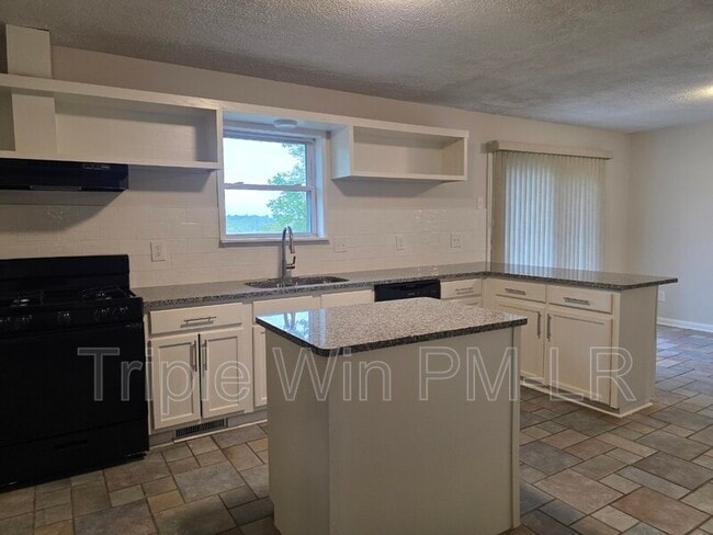 Building Photo - 5425 Chauvin Dr