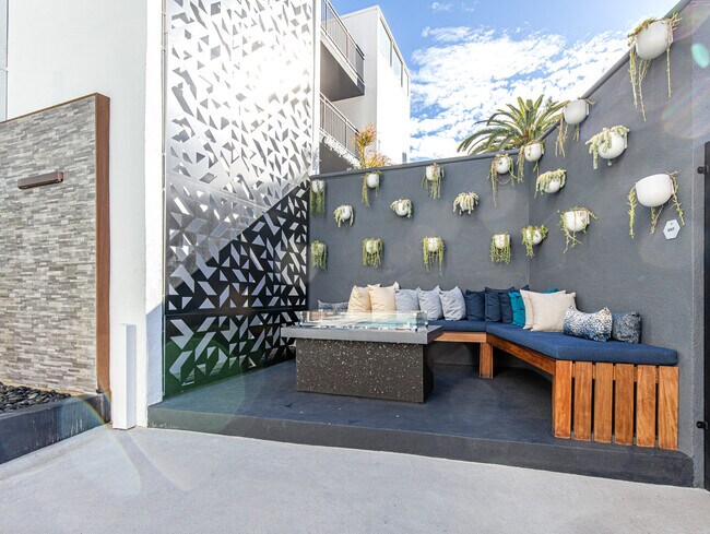 Building Photo - 616 Esplanade-SI FL2-ID440