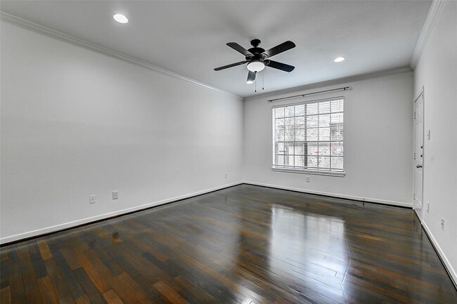 Building Photo - 2255 Braeswood Park Dr