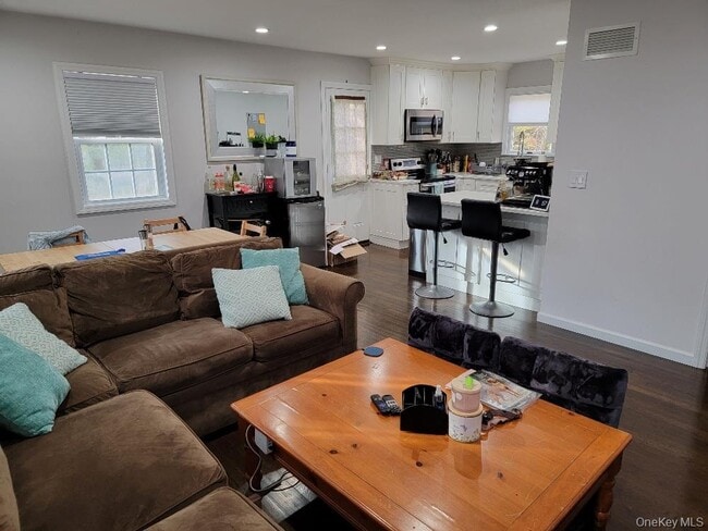 Building Photo - 150 Ponquogue Ave