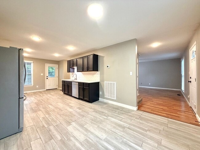 Building Photo - 1909 Needmore Rd