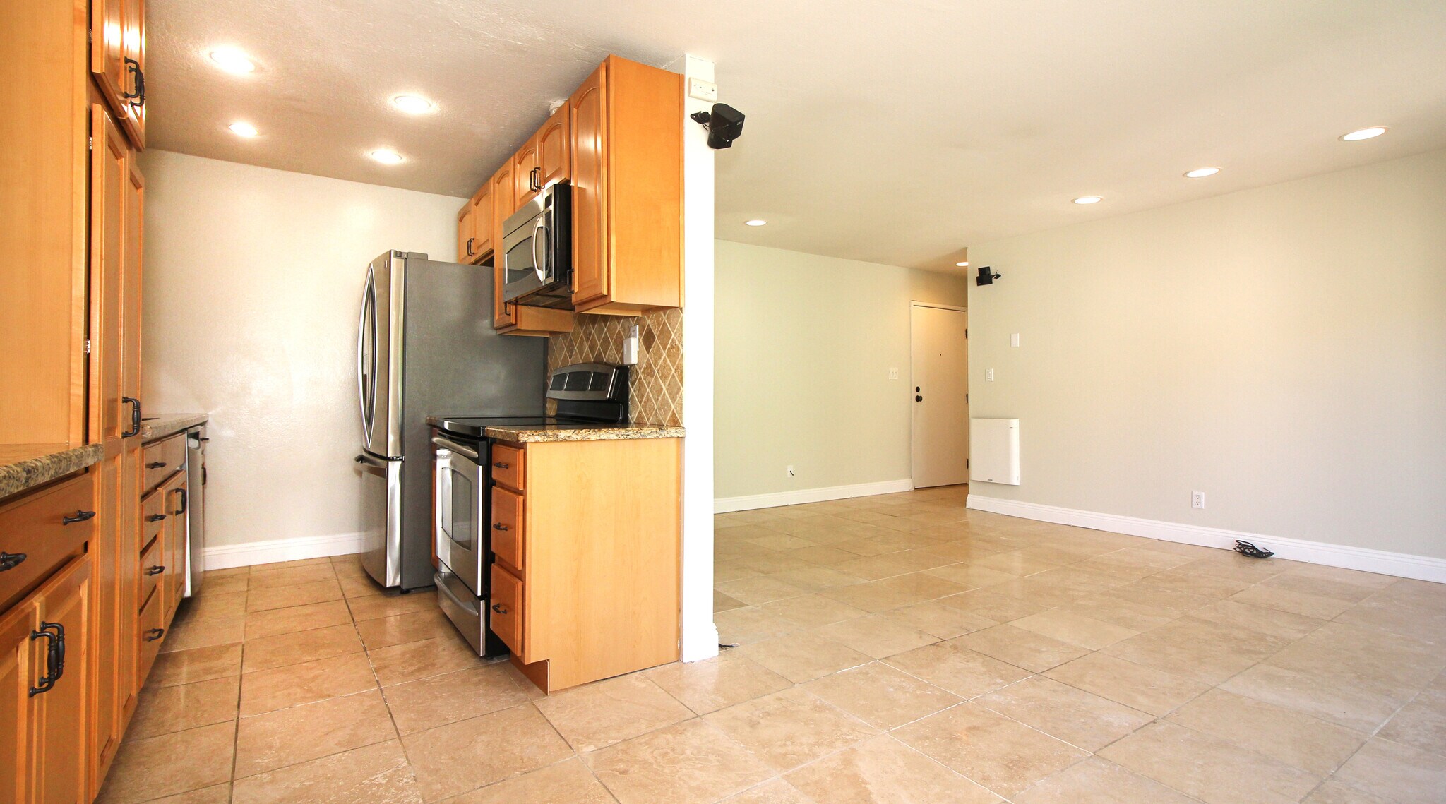 Building Photo - 8163 Redlands St