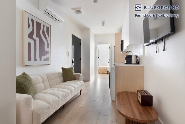 Building Photo - 940 1st Ave