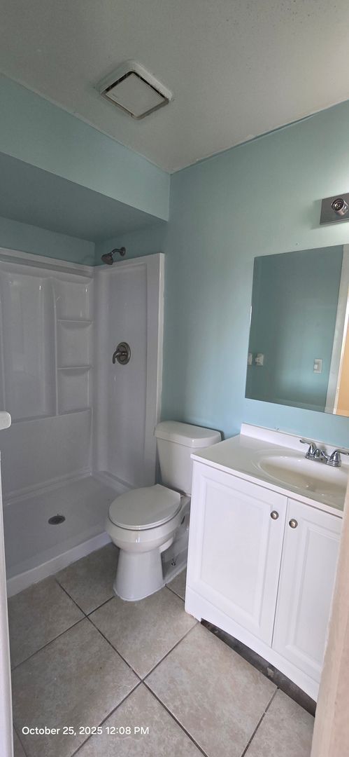 Building Photo - Welcome home! This beautifully updated Duplex 2BR/2BA