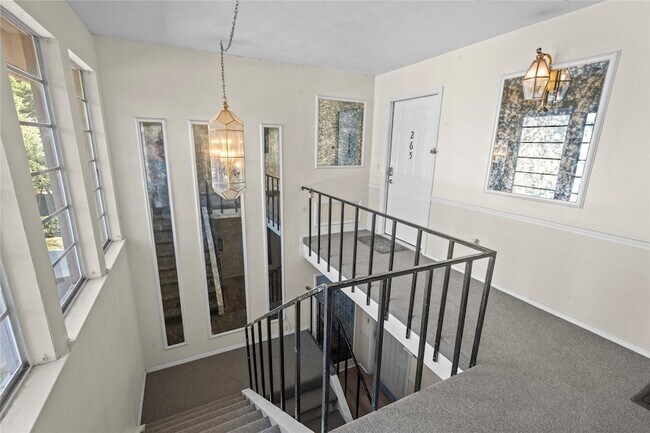 Building Photo - 10574 High Hollows Dr