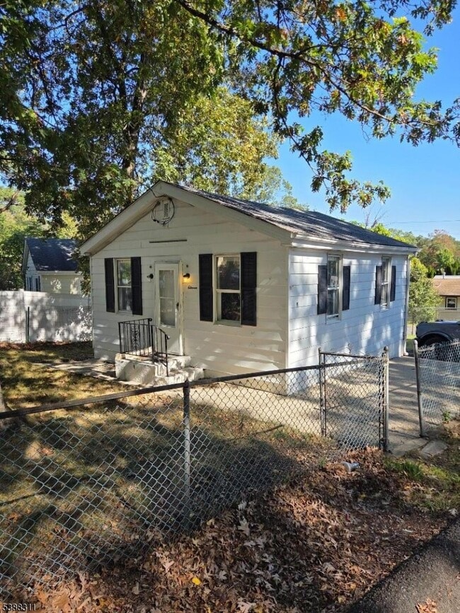Building Photo - 11 Lehigh Way