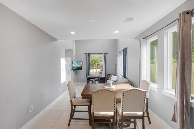 Building Photo - 4625 Mallow St