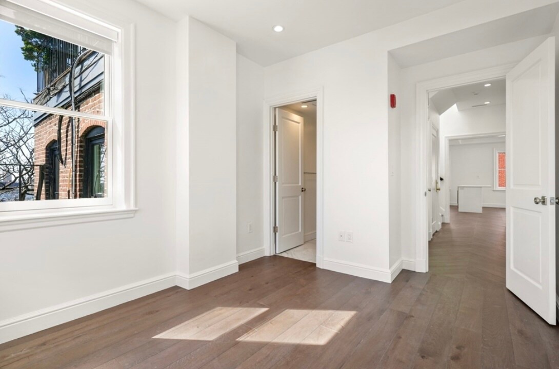 Building Photo - 537 Boylston St