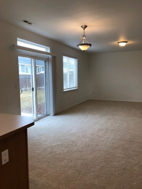 Building Photo - 4 Bedroom 2.5 Bath with 2 car garage