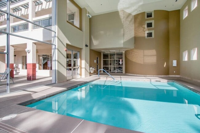 Building Photo - Beautifully Upgraded Park Avenue Condo Ava...