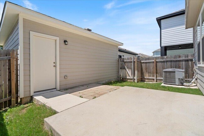 Building Photo - 1728 Fountain Bridge Dr