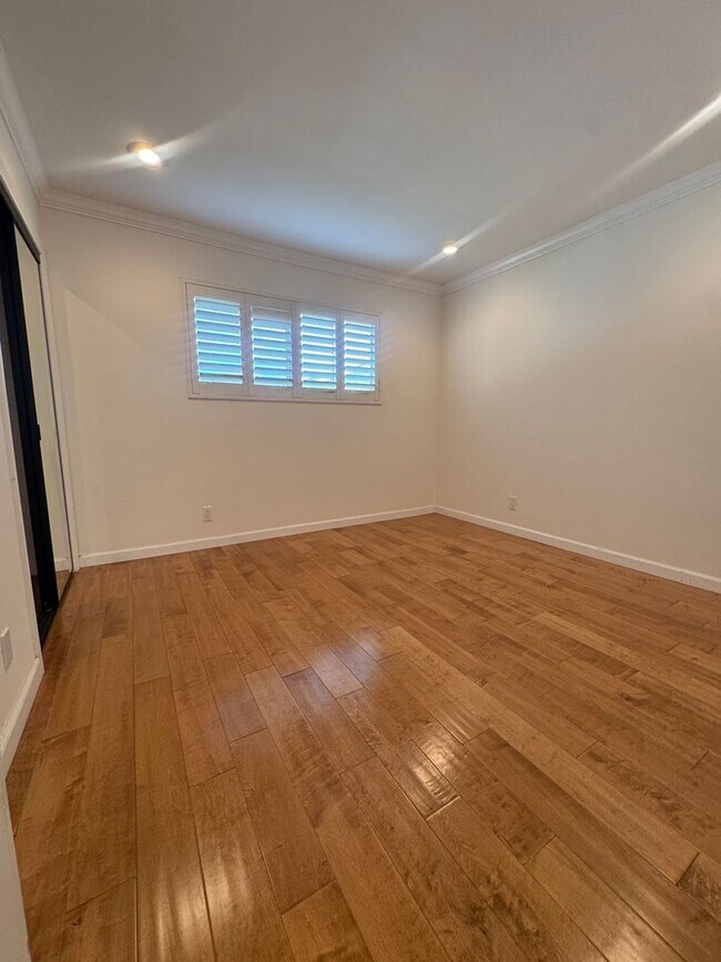 Building Photo - Beautiful 3 Bedroom, 2 Bathroom Home in Prime Santa Monica Location
