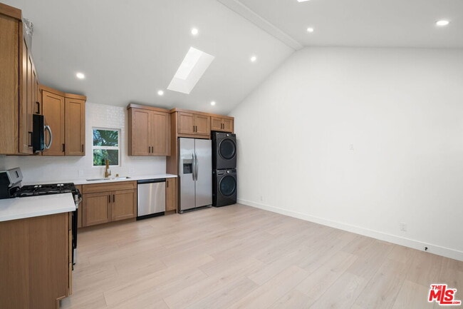 Building Photo - 609 Sunset Ave