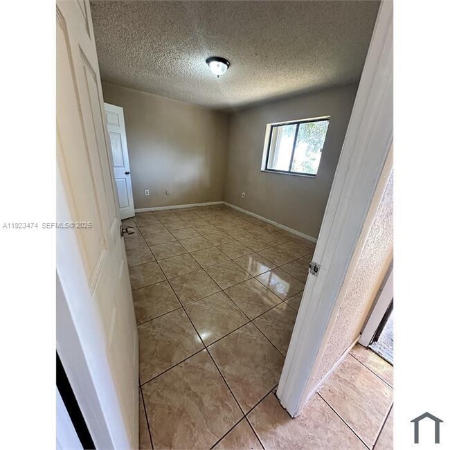 Building Photo - 28120 SW 141st Pl