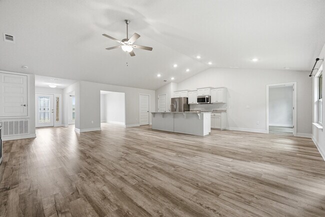 Building Photo - 5810 Crestlake Dr