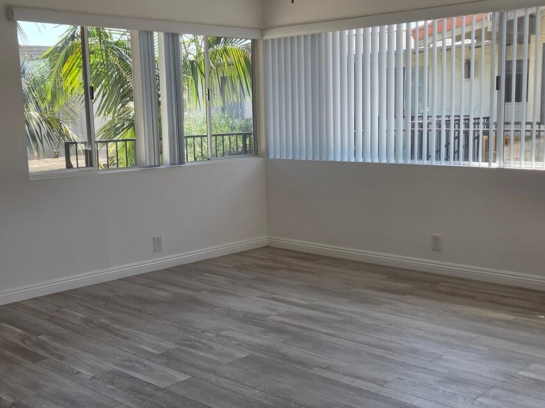 Building Photo - 247 Avenida Montalvo