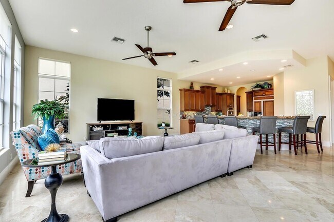 Building Photo - 128 Tulip Tree Ct