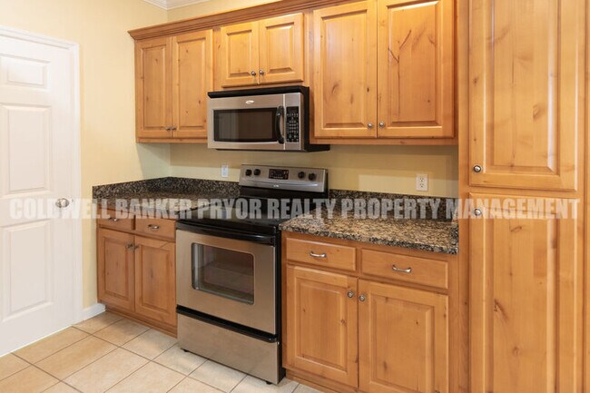 Building Photo - 6811 Neville Dr