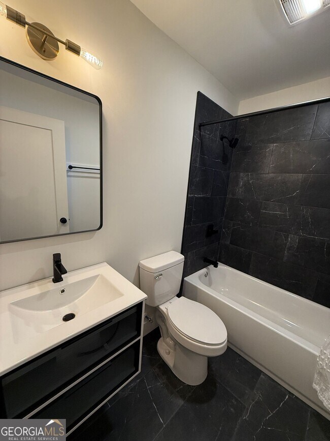 Building Photo - 1020 College Ave