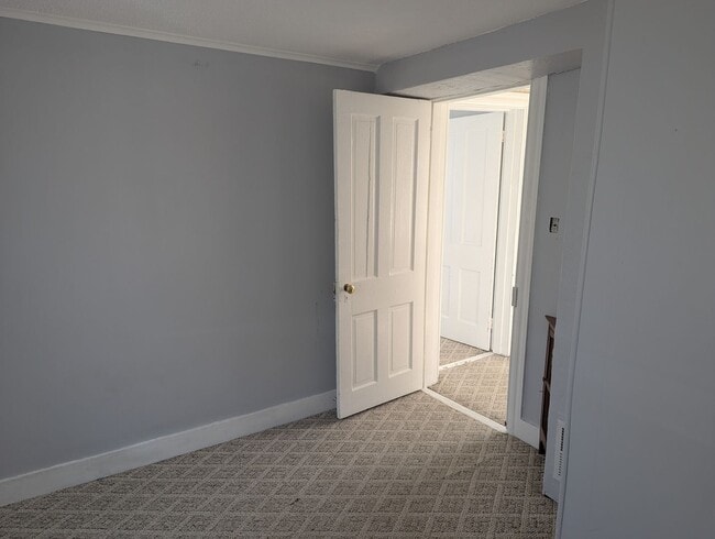 Building Photo - 3 Bedroom 2 Bath SFH