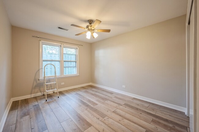 Building Photo - 1578 McCraren Rd